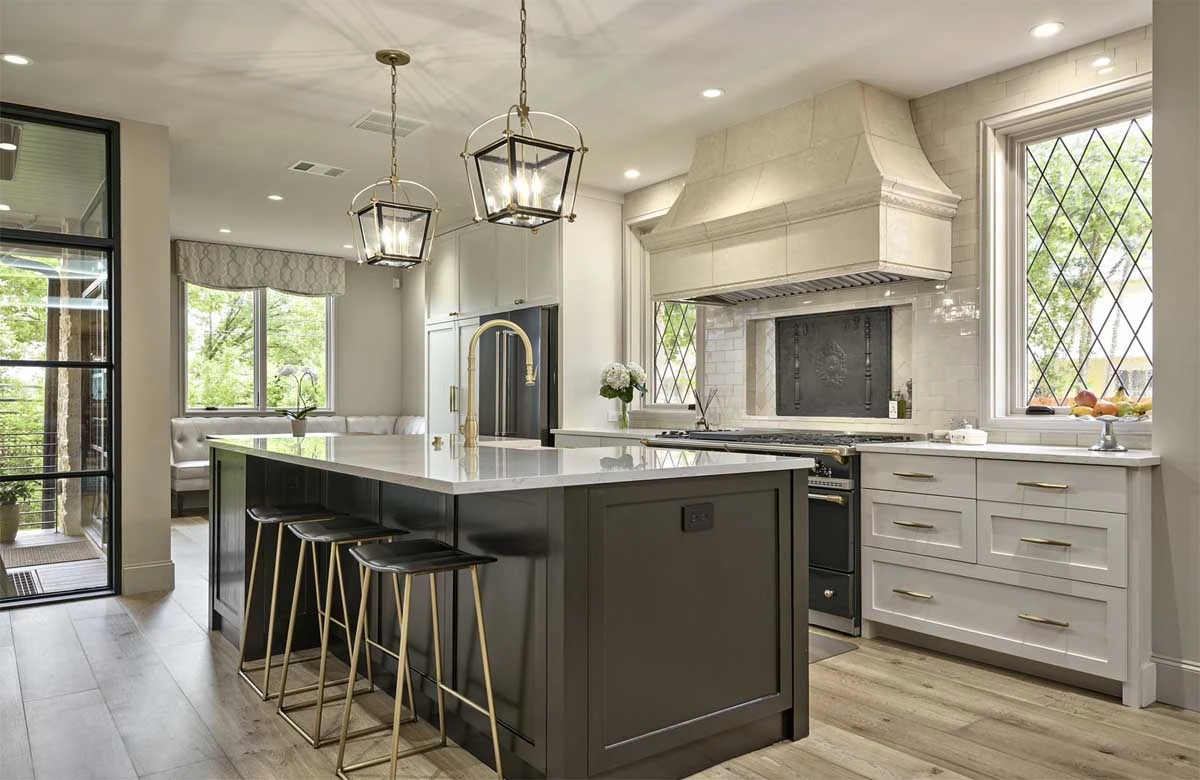 Plan your kitchen remodel in Austin Texas: full checklist features bright layouts, tile flooring, and family-friendly breakfast seating.