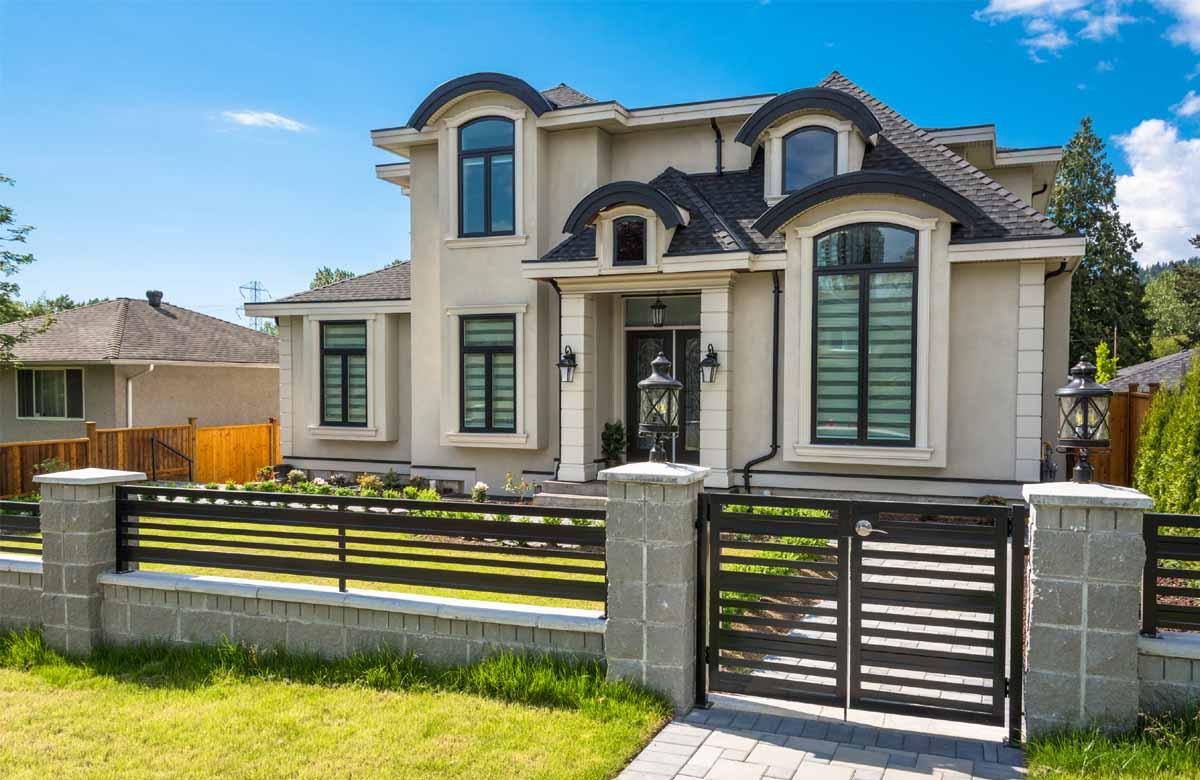 Hire a trusted exterior renovation contractor in Austin. Boost curb appeal with expert siding, roofing, and outdoor upgrades. Book your consultation today.