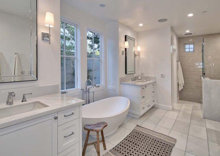 Explore stylish, modern upgrades tailored to your home. See the latest custom Austin bathroom remodel trends from expert contractors.